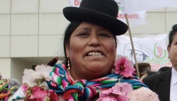Puno: rechazan ataques racistas contra candidata Brígida Curo Bustincio