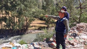 4,200 litros de petróleo contaminan río Chalhuanca tras volcadura de camión cisterna