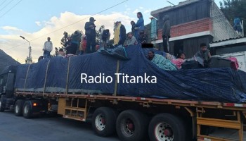 Extranjeros viajaban en parte superior de tráiler remolque poniendo en riesgo sus vidas