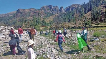 Comisaría PNP Totora Oropesa lidera jornada de limpieza en ribera del río Fusiray
