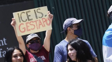 Secretaria de Seguridad Nacional promete continuar con ofensiva migratoria de Trump pese a protestas