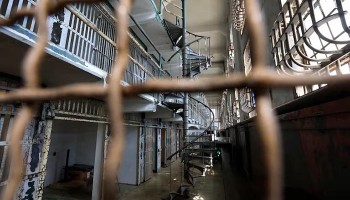 Amnistía Internacional denuncia violaciones de los DDHH en centros de detención de migrantes en Florida