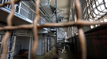 Amnistía Internacional denuncia violaciones de los DDHH en centros de detención de migrantes en Florida