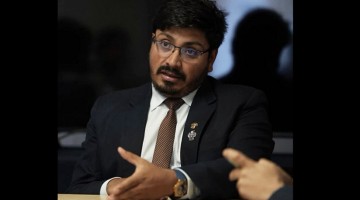 Diputado Christian Aranda es repudiado  por exponer datos de mujer que solicitó aborto terapéutico en el HGDV de Abancay