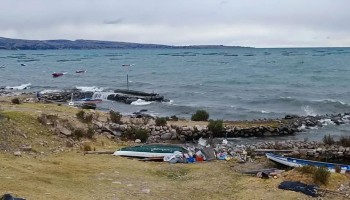 Puno: olas gigantes hunden jaulas y provocan la pérdida de 200 toneladas de trucha en lago Titicaca