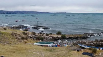 Puno: olas gigantes hunden jaulas y provocan la pérdida de 200 toneladas de trucha en lago Titicaca