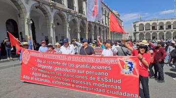 Arequipa: marcha en plaza de armas contra la violencia y crimen organizado 