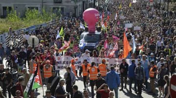 Francia: jornada de protestas contra el ajuste fiscal de Macron: reportan bloqueos y disturbios