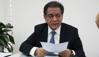 Escolares tendrán restricciones de maquillaje, uñas pintadas, cabello teñido y faldas del uniforme, anunció el Gobierno