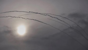 Irán y EEUU endurecen sus posturas sobre negociaciones para poner fin a la guerra