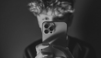 Un adolescente mata a su madre tras usar IA para planear el crimen