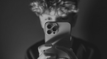 Un adolescente mata a su madre tras usar IA para planear el crimen