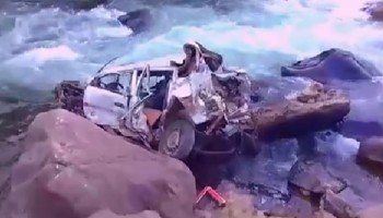 Chofer encuentra la muerte tras caer hacia profundo barranco en Pocohuanca