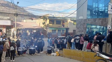 Abancay: estudiantes se atrincheran en las puertas de la UTEA y exigen renuncia de rector