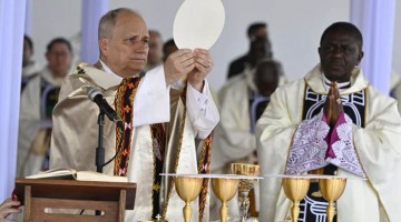Papa León XIV denuncia desde Camerún que «un puñado de tiranos» asola el mundo