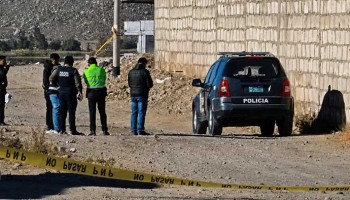 Arequipa: delincuentes asaltan a policías mientras dormían en patrullero y les roban sus armas en Hunter
