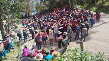 Pobladores de Capaccmarca bloquean corredor minero contra Las Bambas 