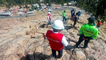 Huancavelica: Contraloría alerta sobre riesgo inminente de deslizamientos por grietas y deformaciones en el cerro Pucará