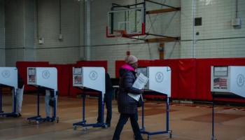 El voto anticipado en EE.UU. se dispara entre los votantes demócratas a una semana de las elecciones