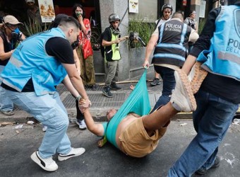 Recorte a los derechos laborales en Argentina: el Senado aprueba la reforma de Milei que precariza el empleo