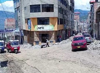 Caos y congestión por obras de pistas y veredas paralizadas casi un mes en Las Américas