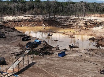 Encuesta Ipsos: peruanos creen que minería ilegal financia a políticos y organizaciones criminales