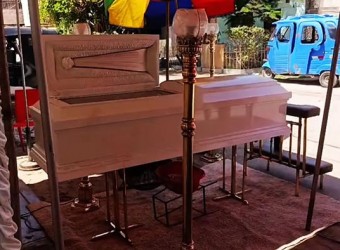 Ica: velan a joven en plena calle y colocan un ventilador bajo el ataúd por el intenso calor