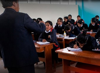 Moquegua: docente es sancionado por jalar del cabello a escolar en plena clase