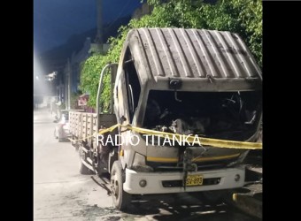 Delincuentes prenden fuego a camión minero en Villa Ampay