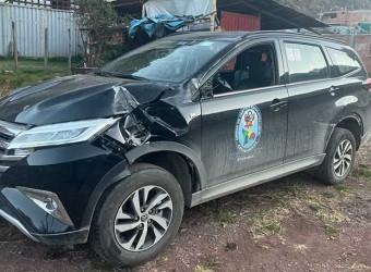 Consejero Jaime Osorio denuncia choque de moderna camioneta de UGEL Cotabambas
