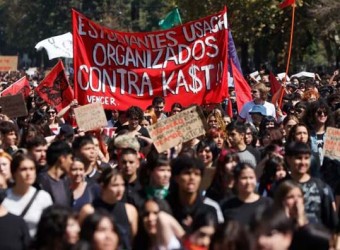 Estudiantes chilenos se movilizan contra recortes y políticas del Gobierno de Kast