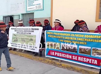 Comuneros de Chuicuni realizan plantón en frontis de la Dirección Regional Agraria de Apurímac