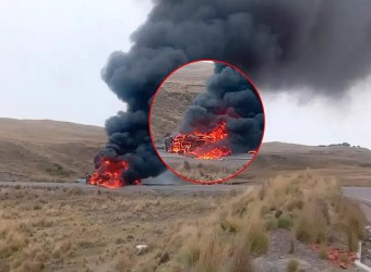Cusco: camión cisterna con 8 mil galones de combustible se incendia tras volcadura 