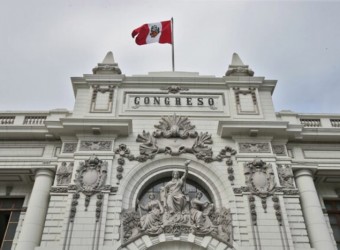 Congresistas pasarán una feliz Navidad con tarjeta de aguinaldo por 1,900 soles recién negociada