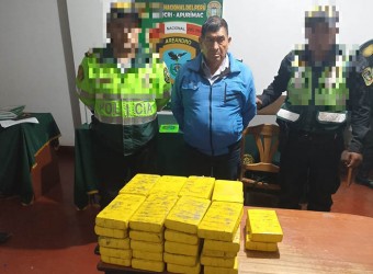 Intervienen minivan que transportaba 43 kilos de clorhidrato de cocaína, en Socllaccasa