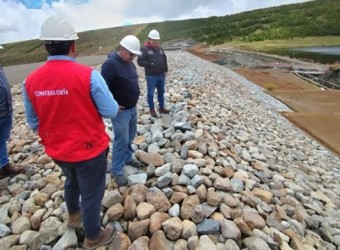 Otorgan buena pro a proveedor que no cumplió con específicaciones técnicas en licitación de obra Presa Peruanita 