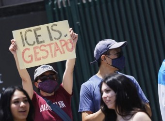 Secretaria de Seguridad Nacional promete continuar con ofensiva migratoria de Trump pese a protestas