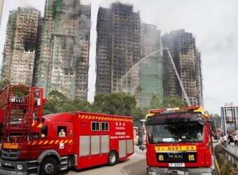 Aumentan a 83 los fallecidos por incendio en Hong Kong