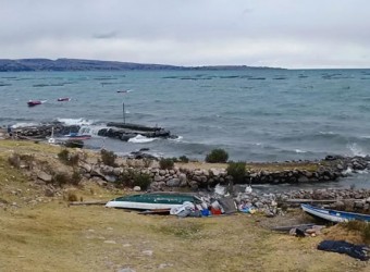 Puno: olas gigantes hunden jaulas y provocan la pérdida de 200 toneladas de trucha en lago Titicaca