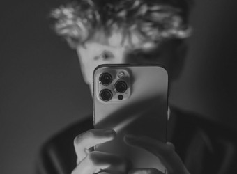 Un adolescente mata a su madre tras usar IA para planear el crimen