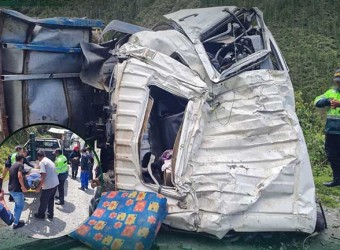 Cuatro heridos deja despiste y volcadura de camión FUSO en Lambrama