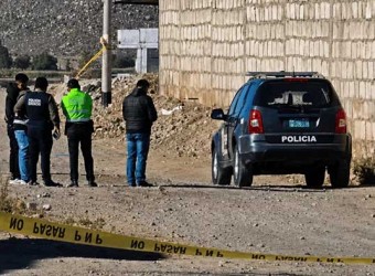 Arequipa: delincuentes asaltan a policías mientras dormían en patrullero y les roban sus armas en Hunter