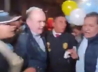 Puno: protestas y heridos en Juliaca tras llegada de Rafael López Aliaga 