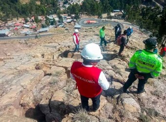 Huancavelica: Contraloría alerta sobre riesgo inminente de deslizamientos por grietas y deformaciones en el cerro Pucará