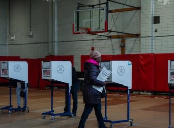 El voto anticipado en EE.UU. se dispara entre los votantes demócratas a una semana de las elecciones