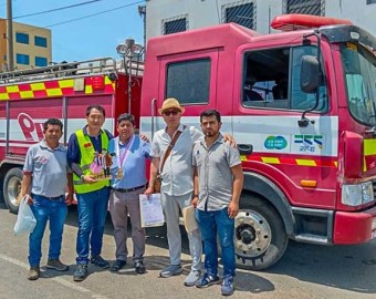 Cisterna contra incendios no ingresó a taller de mecánica 