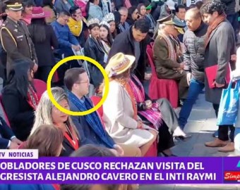 Con pifiaderas y gritos rechazan presencia de congresista Alejandro Cavero en el Inti Raymi