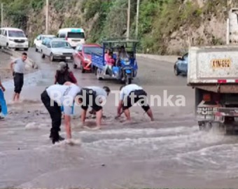 Efectivos policiales de la Comisaría de Bellavista realizan limpieza en quebrada de Nacchero 