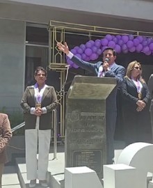 Alcalde Raúl Peña inauguró nuevo palacio municipal inconcluso 