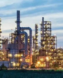 Ataques de EE.UU. e Israel a Irán disparan precios del petróleo y tensionan la distribución global de gas